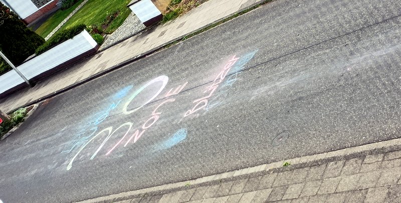 Kinder waren am Ostersonntag auf der Boelckestraße kreativ 