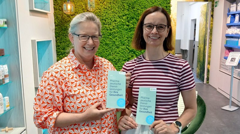 Carola Bley (links) und Daniela Reichert von der Rathaus-Apotheke