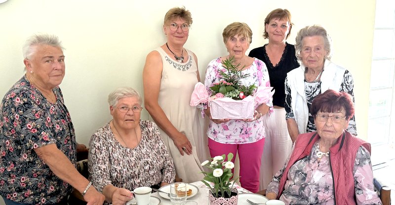 Bei der Verabschiedung, von links: Gertrud Fuß, Irmgard Schiefer, Monika Brockers, Cilli Hackbarth, Katja Creutzmann, Henny Güsgen und Margarete Wolf
