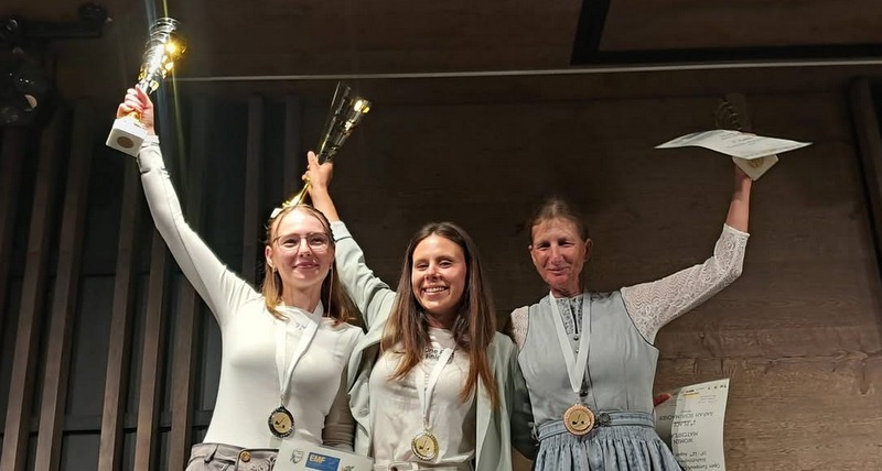 Sarah Schumacher (Mitte) erkämpfte sich den Europameistertitel