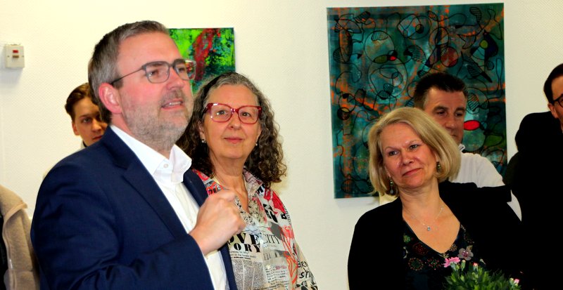 Kunst auf die Kö! Dafür werben Bürgermeister Erik Lierenfeld und die Künstlerinnen Beate Limbach und Stefanie Arnold (von links) 