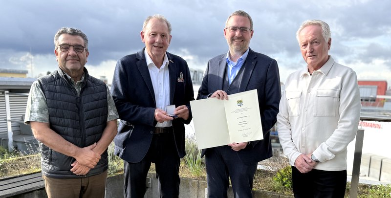 Bei der Übergabe der Goldenen Münze, von links: der neue CiDo-Vorsitzende Aki Voulgaris, Guido Schenk, Erik Lierenfeld und CiDo-Vize Heinz Kuboth