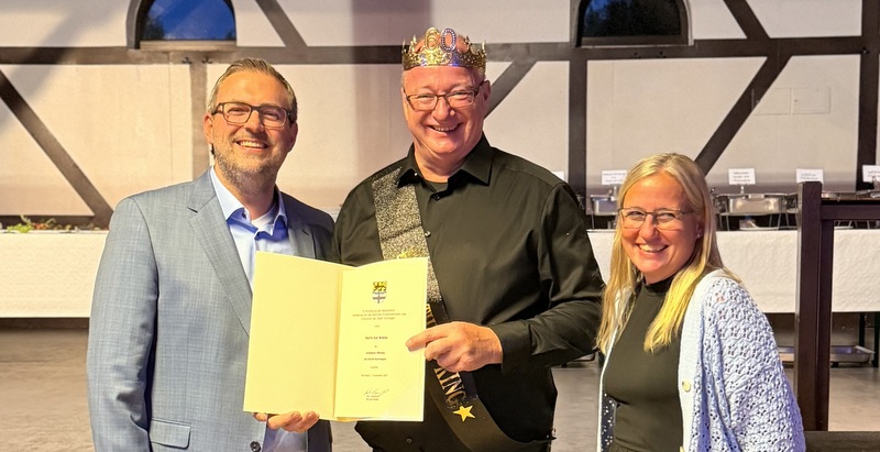Dormagen: Bei der Verleihung der Goldenen Münze, von links: Erik Lierenfeld, Kai Weber und dessen Frau Heike Weber