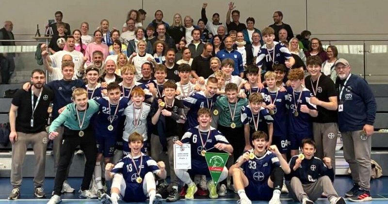 Mannschaft und mitgereiste Fans feierten die Meisterschaft