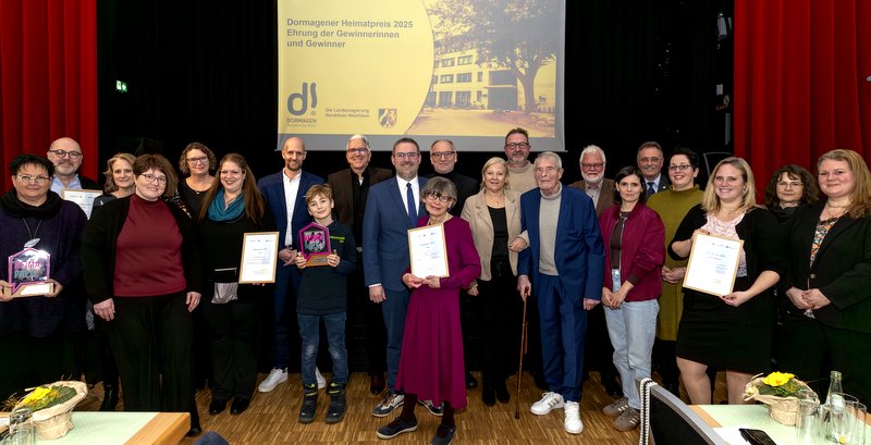 Preisträger und Jury-Mitglieder auf der Bühne der „Kulle“