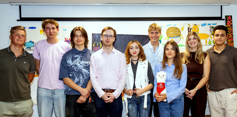 Neuer Vorstand der Jusos im Rhein-Kreis Neuss, von links: Adrian Krajweski, Jakob Kutsche, Jonathan Donner, Jakob Schätzlein, Sarah Remmas, Constantin Mertens, Alina Pejcinovic, Alina Brix, Kerem Toksoy