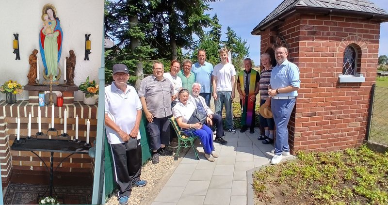 Befreit vom nahen Bewuchs und bestens restauriert - da freuten sich die Gäste bei der Wiedereinweihung der Kapelle an der Heerstraße