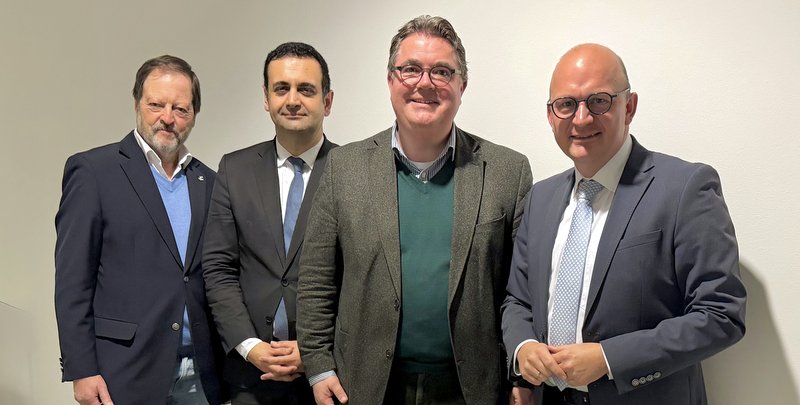 Wollen eng zusammenarbeiten, von links: Wolfgang Wappenschmidt (CDU-Fraktionsvorsitzender), Bijan Djir-Sarai (Kreisvorsitzender FDP und Kämmerer im Rhein-Kreis), Ansgar Heveling MdB CDU und Markus Schumacher (Vorsitzender FDP-Fraktion)