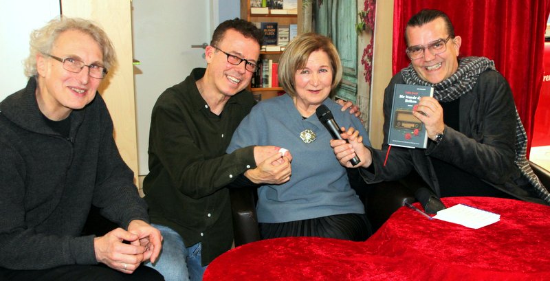 Beste Unterhaltung in der City-Buchhandlung, von links: Dolmetscher Michael Kegler, Jorgos Flambouraris, Autorin Lídia Jorge und Verleger Christian Ruzicska