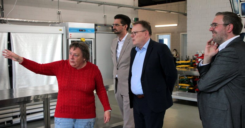Dormagen: Besuch in der Tafel Dormagen, von links: Claudia Manousek, Matthias Junggeburth, Torsten Burmester und Erik Lierenfeld