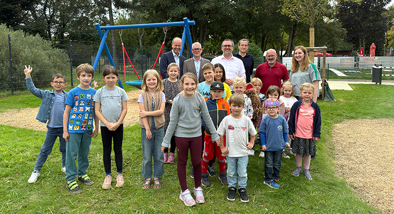 Der neue Spielplatz am Stadtbad Sammys wurde jetzt im Beisein von vielen Kindern eröffnet