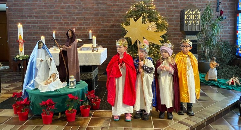 Die Mädchen und Jungen gingen von Haus zu Haus und besuchten auch das Seniorenheim Augustinushaus 