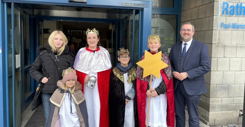 Die Sternsinger besuchten heute das Dormagener Rathaus