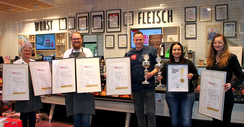 Freuen sich über die Anerkennung, von links: Olga Stukert, Jan Rosenbohm, Eddy The Butcher Schülke, Sahra Cengiz und Tracy Kirchhoff