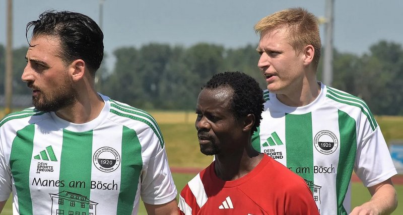 Ein Ex-Schalker im Trikot von Arminia Lirich: Anthony Gildas Kofi Annan