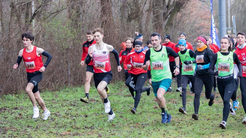Straberg ruft: Crosslauf pur auf Wald und Wiese